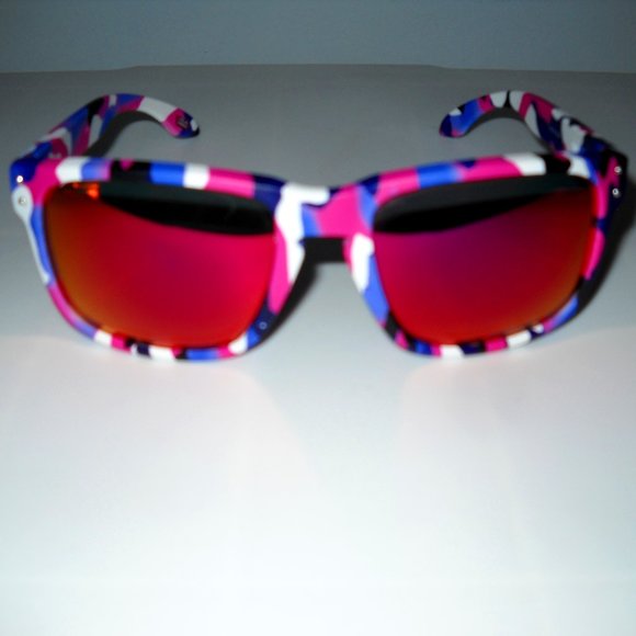 Oakley Accessories - Women's Oakley Holbrook Sunglasses Polarized "Like New"